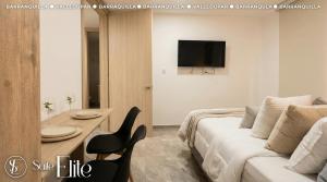 a room with a bed and a table and a tv at Suites Privadas - Elite Valledupar, Cerca CC Guatapurí y Rio Guatapurí in Valledupar