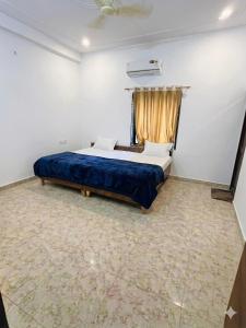 a bedroom with a bed and a window at Barsana Geust House in Khātu