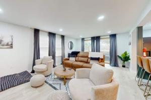 a living room with a couch and a table at Lake Luxe in Lake Ariel
