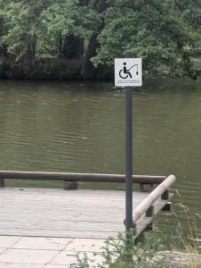 a sign on a pole next to a body of water at Natur Camping Rabu in Radeburg