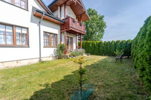 a house with a small tree in the yard at Apartament Prowansalski in Nałęczów