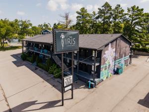 a building with a sign in front of it at The Iris Motel in Nashville +120 photos
