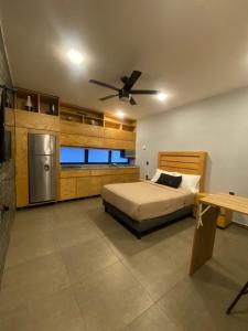 a bedroom with a bed and a ceiling fan at REVU 519 in Tepic