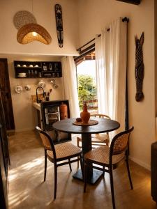 a dining room with a table and chairs and a window at Morro de São Paulo - Boho Loft Escape Pool Balcony & Champagne in Cairu