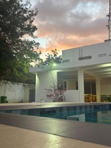 a house with a swimming pool in front of it at Hotel y Piscina Villa Maria Uribia in Uribia