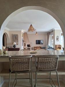 a kitchen and living room with a table and chairs at Villa sur la plage in Tiznit