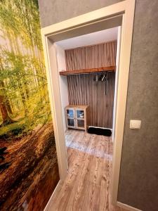 a room with a hallway with a painting on the wall at Vossenstuuv in Goslar