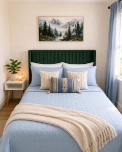 a bed with a green headboard in a bedroom at Kiva Motel in Show Low