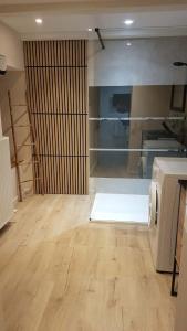a room with a kitchen with a washer and dryer at studio in Saint-Georges-de-Luzençon
