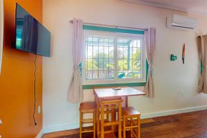 a room with a table and chairs and a window at Casita in Placencia