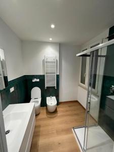 a bathroom with a tub and a toilet and a sink at mama house in Marotta