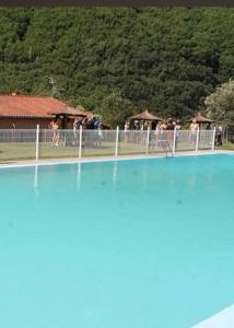 a pool of water in front of a group of people at La Herrera ll in San Esteban de la Sierra