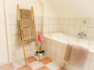 a bathroom with a towel rack next to a bath tub at Hoeve Tramzicht in Hellevoetsluis