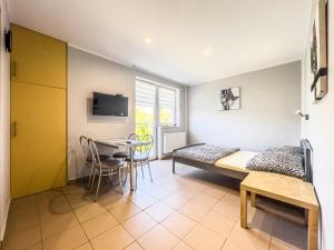 a small room with a bed and a table at Pensjonat Viki in Sarbinowo