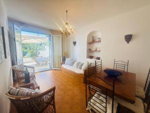 a living room with a couch and a table at Villa Fronte Mare Con Terrazza in Marina di Andora