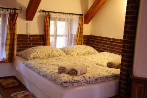 a bed with towels on it in a bedroom at Farma Wenet in Broumov