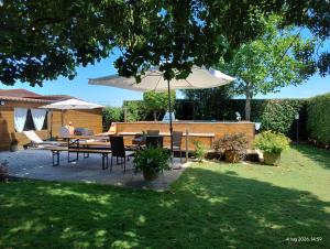 a patio with a table and an umbrella at Turistica Via Po 7 in Legnago