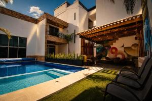 a swimming pool in the backyard of a house at Hotel Boutique Piedra & Altura in San Juan Teotihuacán