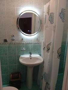 a bathroom with a sink and a mirror at Pokoje gościnne u Aleksandry in Hel