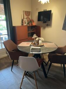 a dining table and chairs in a living room at Het Houten Huis in Hierden