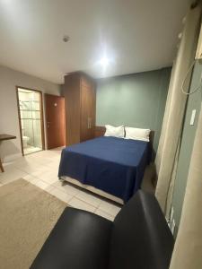 a bedroom with a blue bed in a room at Residencial DOM in Lorena