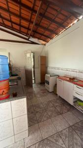 a kitchen being remodeled with a large room at downtown Teófilo Otoni in Teófilo Otoni