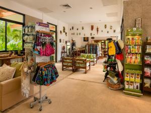 a store with a room filled with lots of merchandise at Hotel Playa Espadilla in Manuel Antonio