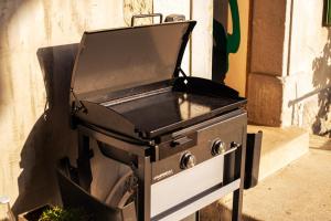a grill sitting on top of a stove at Farm & Chill Guesthouse in Thierrens