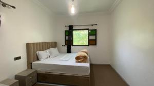 a small bedroom with a bed and a window at Beldi apparemment in Imlil