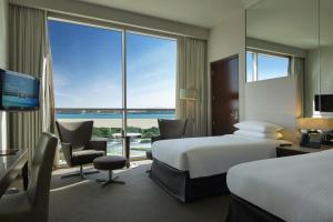Postel nebo postele na pokoji v ubytování Centro Yas Island-by Rotana