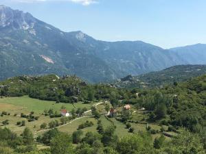a view of a valley with mountains in the background at Guest House Avdi Kola in Gagu