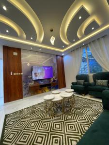 a living room with a couch and chairs and a tv at شالية السلطان 1 in Khamis Mushayt
