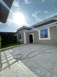 a house with a hose on a driveway at شالية السلطان 1 in Khamis Mushayt