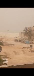 a car parked on a dirt road near the beach at صلاله الدهاريز الجنوبيه in Daḩārīz