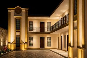 an empty courtyard of a house at night at Casa Feregrino Hotel Boutique in Cuatrociénegas de Carranza +11 photos