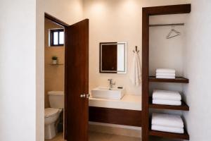 a bathroom with a sink and a mirror at Casa Feregrino Hotel Boutique in Cuatrociénegas de Carranza