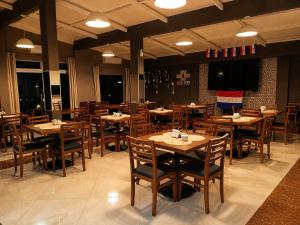 a dining room with wooden tables and chairs at Hotel Diromani in Hernandarias