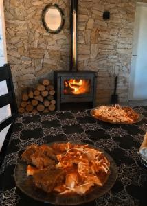 a table with two plates of food and a fireplace at Casablanca in Huerta Grande