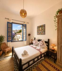 a bedroom with a bed and a window at Golden house in El Jadida