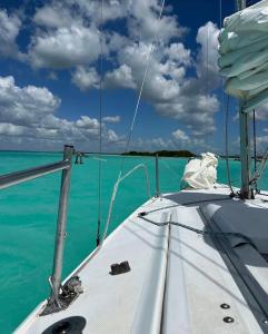 a view from the bow of a boat in the ocean at Navega en velero privado Motoko en la laguna de los 7 colores en Bacalar Quintana Roo in Bacalar +9 photos