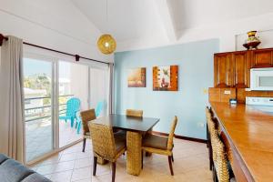 a kitchen and dining room with a table and chairs at Mara Laguna I301 in San Pedro