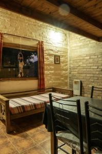 a room with a bed and a table and chairs at Potrerillos Nuestras Raíces in Potrerillos