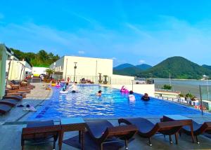 a group of people in a large swimming pool at Raum Resort 1 in Suncheon