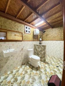 a bathroom with a toilet and a sink at Nahla bungalows tetebatu in Tetebatu