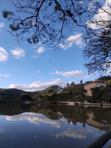 a view of a lake with a building in the background at Ap do Edney Águas de Lindoia in Águas de Lindoia
