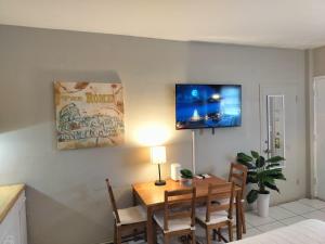 a dining room with a table with chairs and a lamp at Studio in Hallandale 2270 in Hallandale Beach