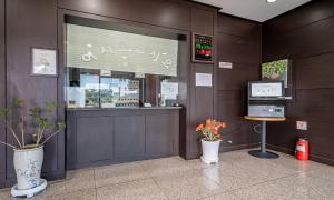 a restaurant with a counter and a window with flowers at Mobydick Hotel in Yangyang