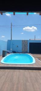 a large blue swimming pool in a building at Refúgio Serenna in Bebedouro