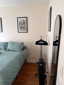 a bedroom with a bed and a mirror and a lamp at Madison - Shared apartment in New York +2 photos