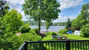 a balcony with a view of a lake at Chalet Ohana in Adstock